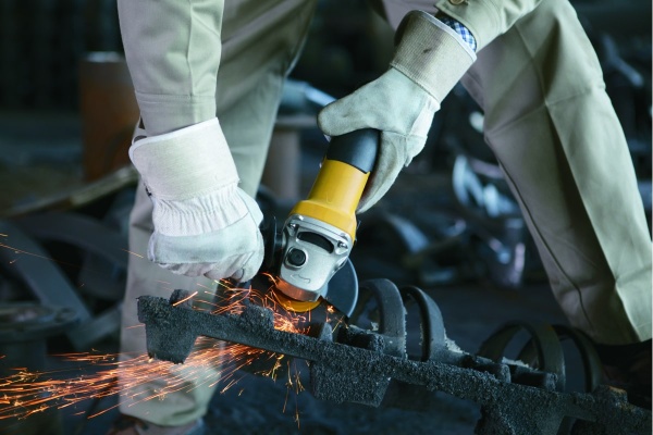 Угловая шлифмашина STANLEY STGS7125