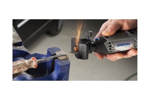 Многофункциональный инструмент Dremel 3000 + 105 насадок + 3 приставки F0133000LG