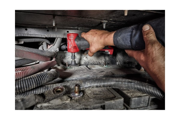 Аккумуляторная цанговая угловая шлифмашина Milwaukee M12FDGA-422B FUEL 4933471439