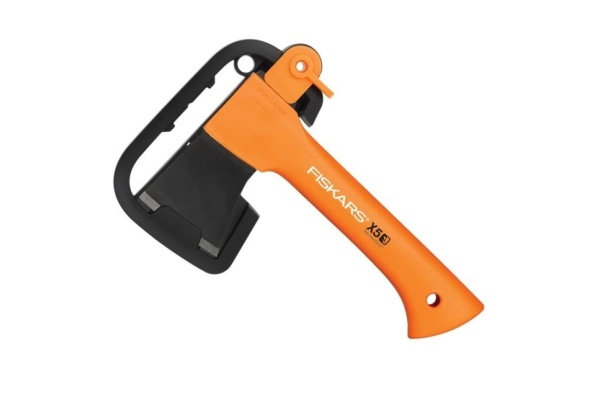 Набор Fiskars: универсальный топор Х5 + пила + универсальный нож 1057912