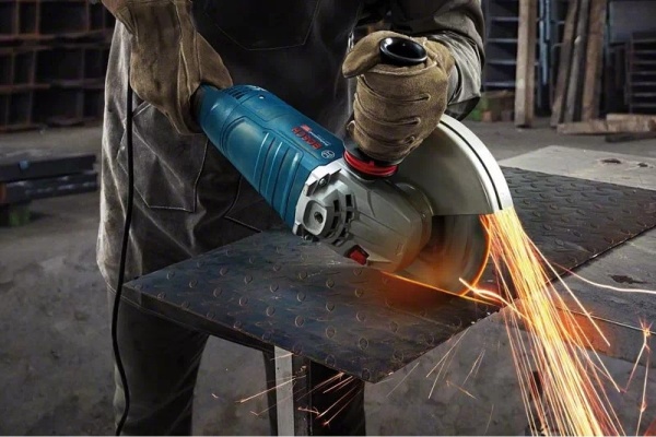 Угловая шлифмашина Bosch GWS 24-230 P 06018C3100