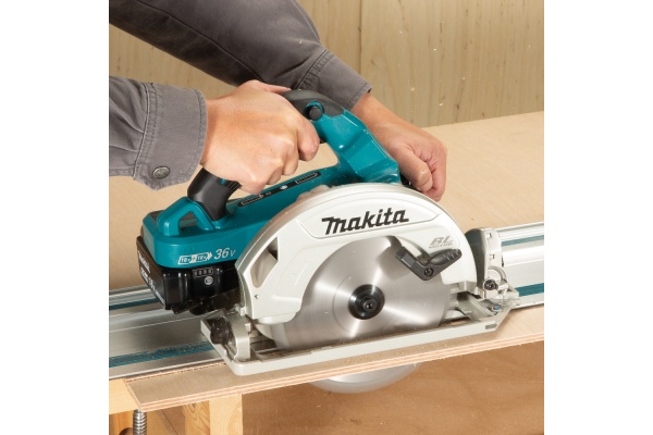 Аккумуляторная циркулярная пила Milwaukee M18 BLCS66-0X 4933464589
