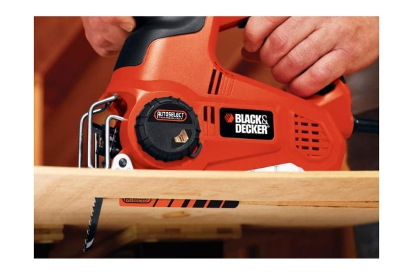 Лобзик Black+Decker KSTR8K