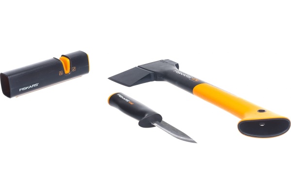 Набор Fiskars: универсальный топор Х7, нож К40, точилка для топоров и ножей 1059024