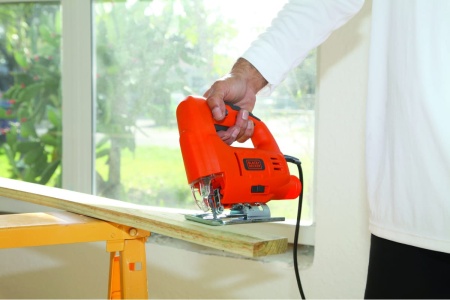 Лобзик Black+Decker JS10