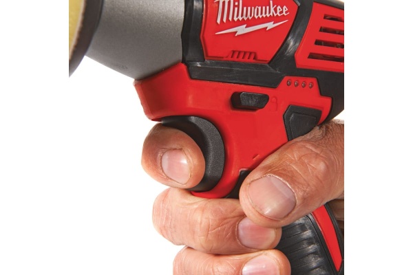 Аккумуляторная полировальная машина Milwaukee M12 BPS-0 4933447791
