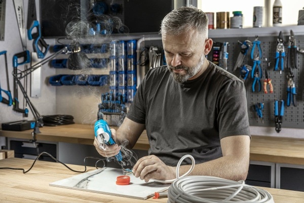 Паяльник HOEGERT TECHNIK HOEGERT 100 Вт HT2C310