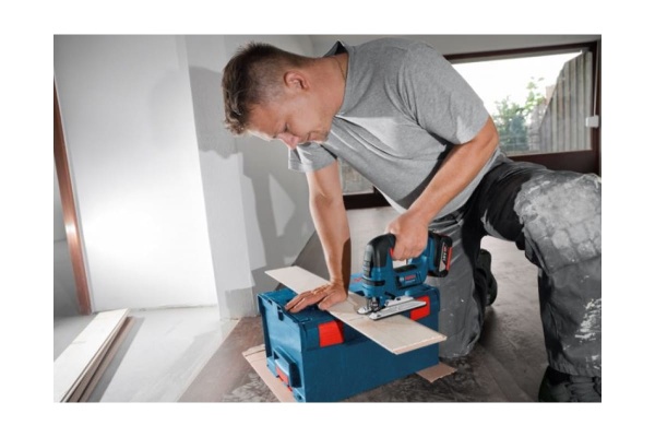 Аккумуляторная лобзиковая пила Bosch GST 18 V-LI B 0.601.5A6.103