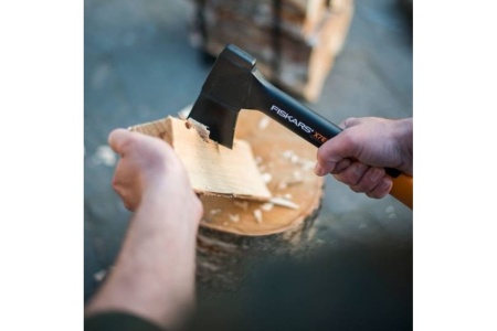 Промонабор Fiskars: топор Х7 + воблер 1023886