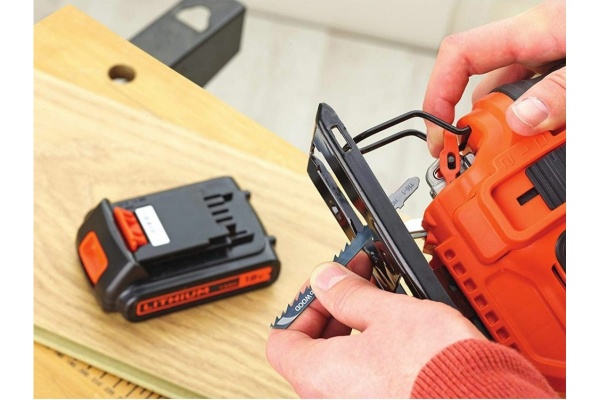 Аккумуляторный лобзик Black&Decker BDCJS18N