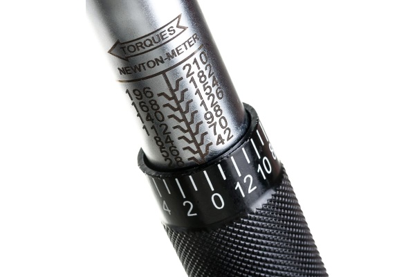 Динамометрический ключ Арсенал 1/2", 28-210 Нм, щелчковый 8144820