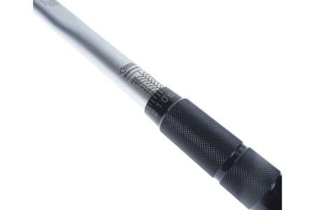 Динамометрический ключ JTC 3/8", усилие затяжки 19-110Нм, длина 355мм JTC-6902