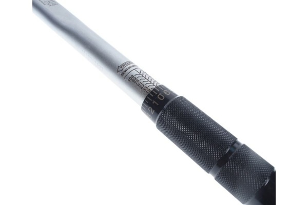 Динамометрический ключ JTC 3/8", усилие затяжки 19-110Нм, длина 355мм JTC-6902