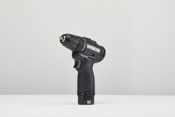 Аккумуляторная дрель-шуруповерт WORX Professional WE210.2 бесщеточный, 12В, 38Нм, 2Ач х2, ЗУ 1.5 Ач WE210.2