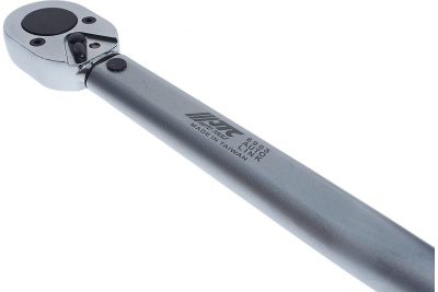 Динамометрический ключ JTC 1/2" усилие затяжки 28-210Нм, длина 470мм JTC-6903
