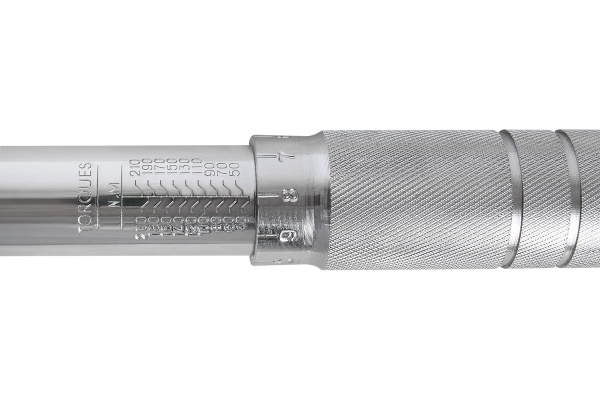 Динамометрический ключ KRAFT 1/2, 40-210 Нм KT 705220