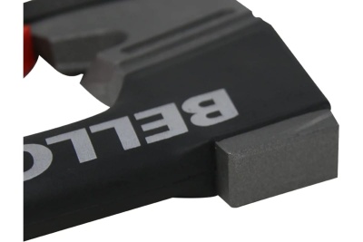 Кованый топор для садовых работ Bellota 785 г, с рукояткой из стекловолокна и защитой лезвия 3480