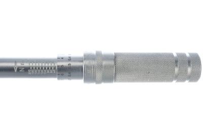 Динамометрический ключ Jonnesway T04150 1/2"40-210 НМ 47307