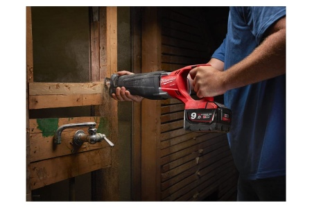 Аккумуляторная сабельная пила Milwaukee M18 CSX-902X FUEL 4933451470