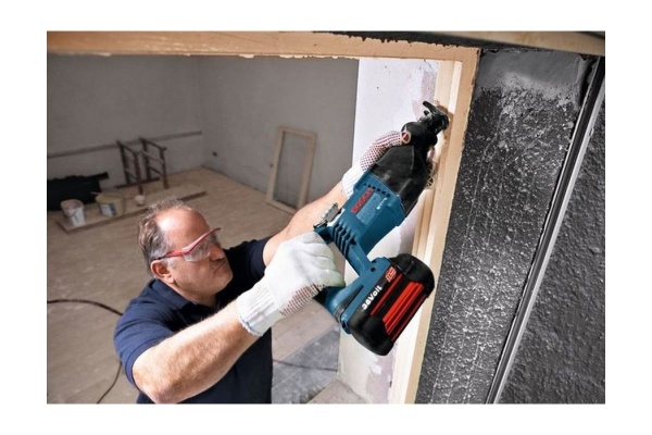 Аккумуляторная сабельная пила Bosch GSA 36 V-LI 0.601.645.R00