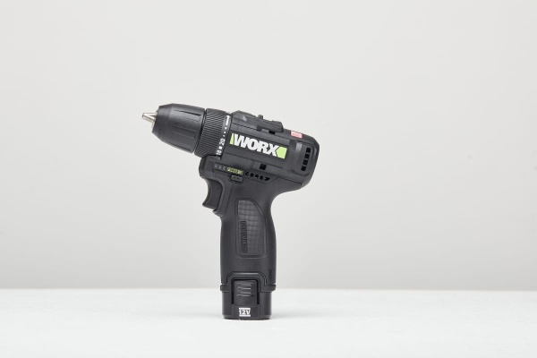 Аккумуляторная дрель-шуруповерт WORX Professional WE210.2 бесщеточный, 12В, 38Нм, 2Ач х2, ЗУ 1.5 Ач WE210.2